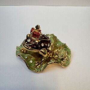 Bejeweled Enamel Red Crowned Frog With Baby Hinged Trinket Box On Lily Pad‎